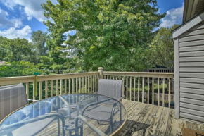 Bright Townhome Less Than 10 Mi to Dtwn Kansas City!
